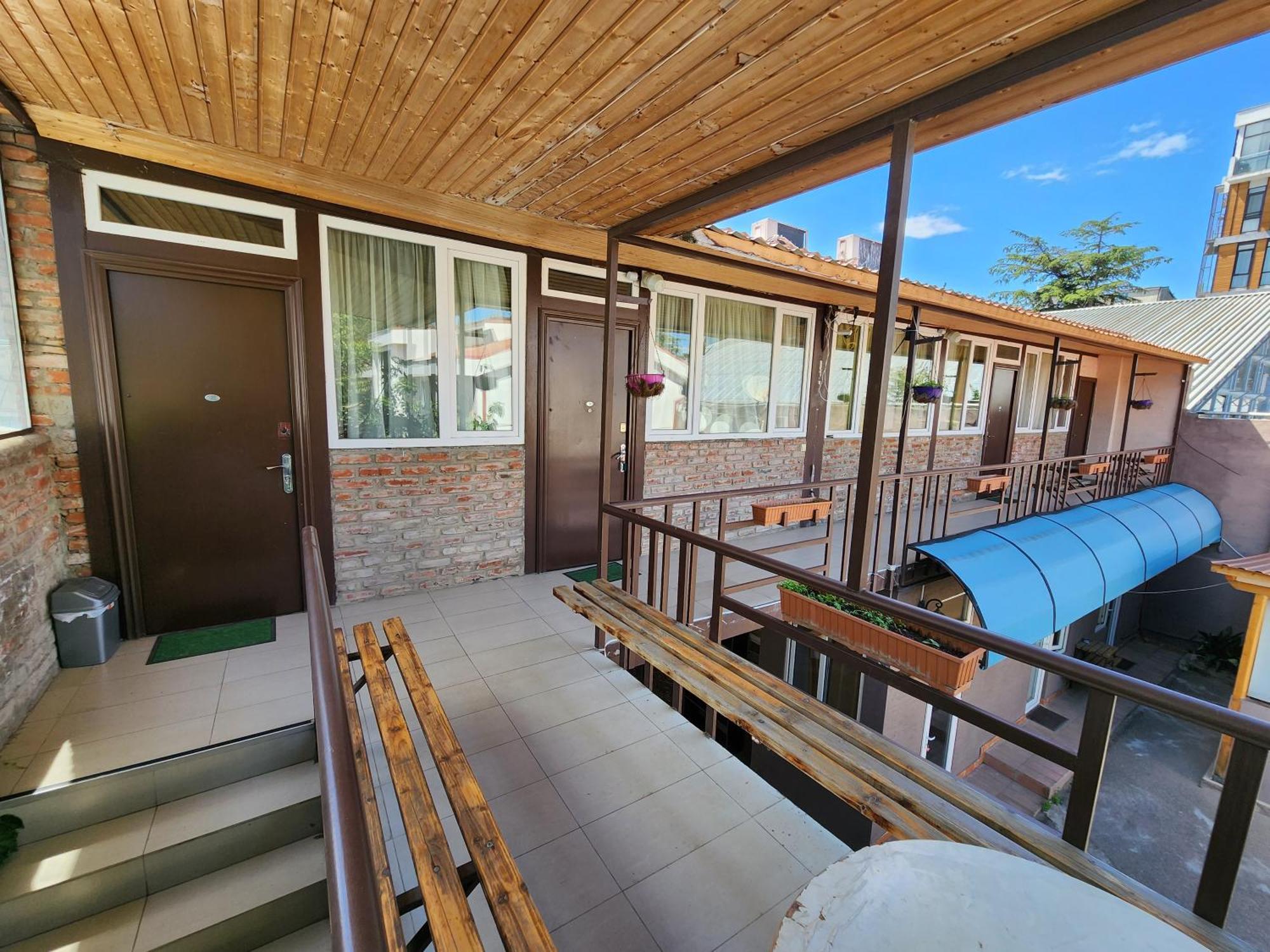Gallary Hostel Tbilisi ภายนอก รูปภาพ