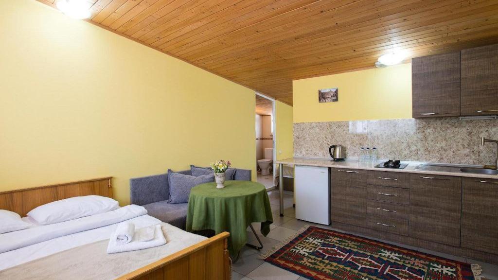 Gallary Hostel Tbilisi ภายนอก รูปภาพ